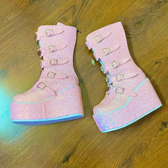 ππ Glitter Heart & Buckle Platform Wedge Boots ππ NWT - Picture 8 of 13